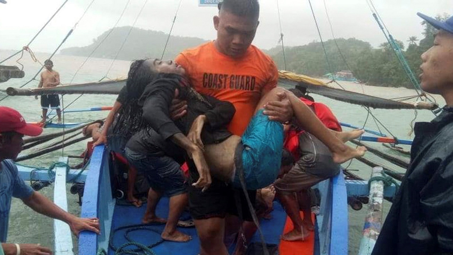 Mueren 31 personas por naufragios en Filipinas