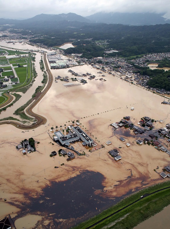 Lluvias torrenciales dejan tres muertos y un desaparecido en Japón - vista-aerea-de-omanchi-saga-afectada-por-lluvias-torrenciales