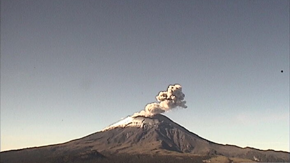 #Video Explosión del Popocatépetl eleva columna de 2 km