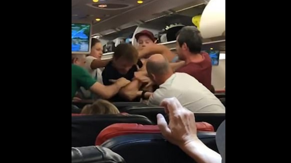#Video Turistas rusos desatan riña antes de despegar de Estambul