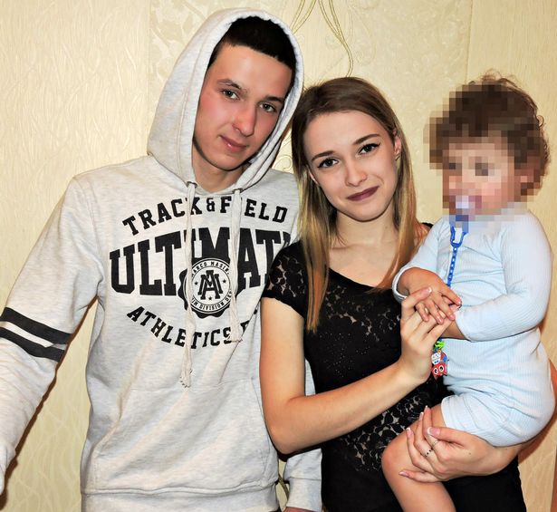 Bebé de dos años mata accidentalmente a su madre en Bielorrusia - 0-pay-car-window-tragedy-belarus-9-east2west-news