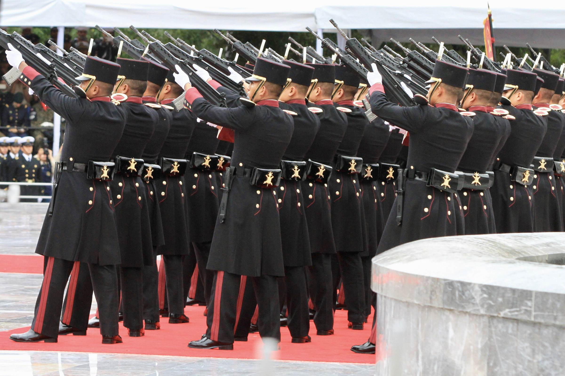 López Obrador monta guardia de honor en Monumento a los Niños Héroes - 90913013