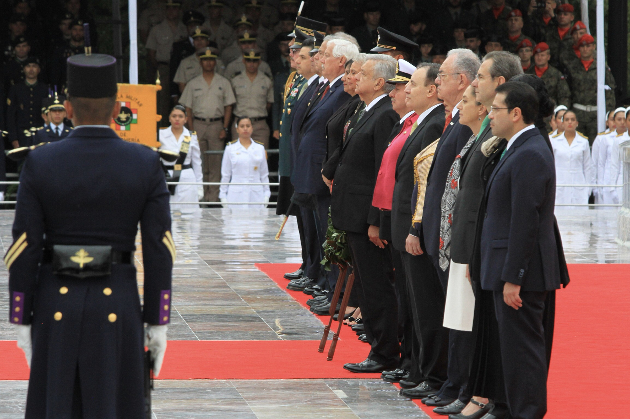 López Obrador monta guardia de honor en Monumento a los Niños Héroes - 90913014
