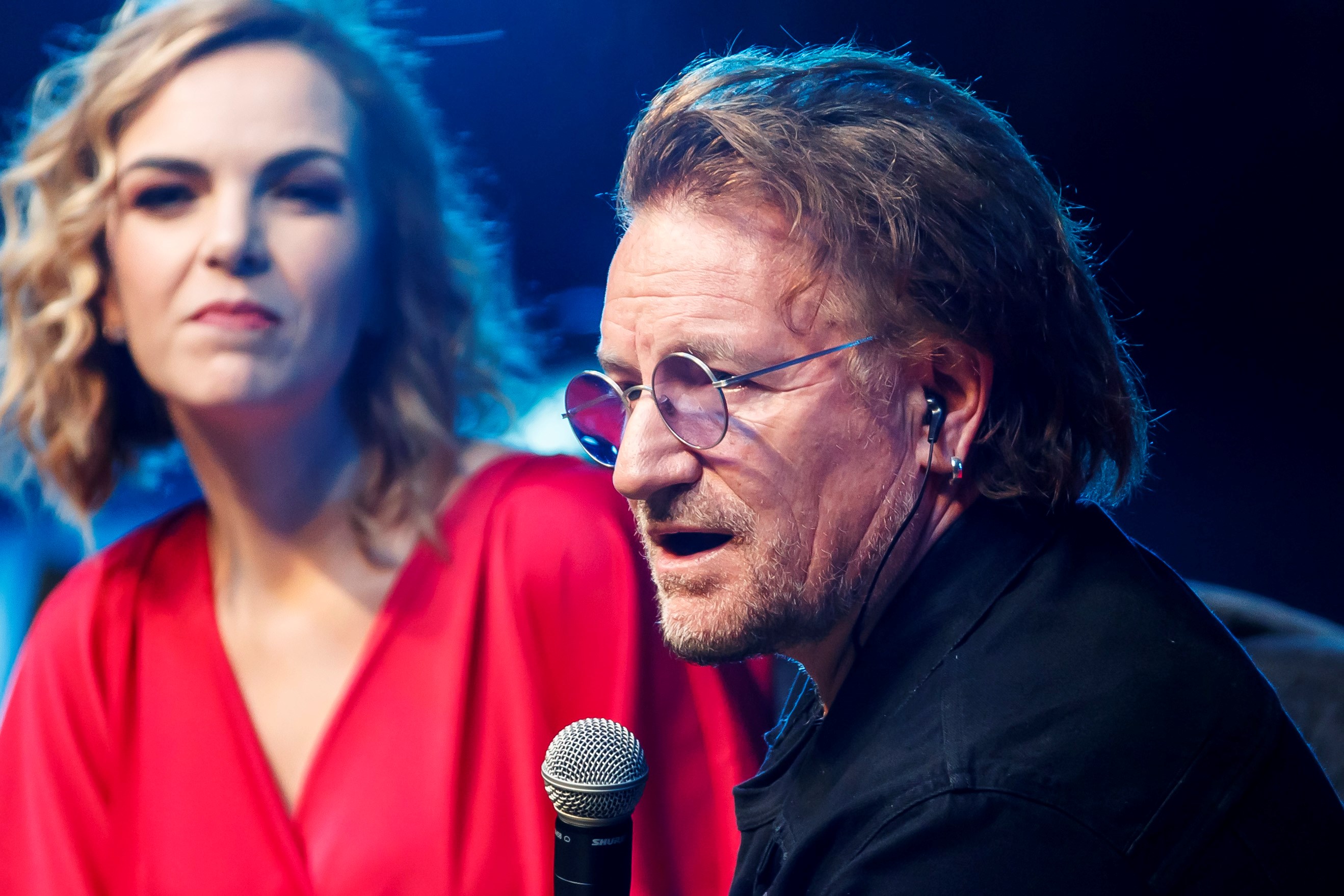 El narcotráfico es “una carga muy injusta para México”, señala Bono de U2