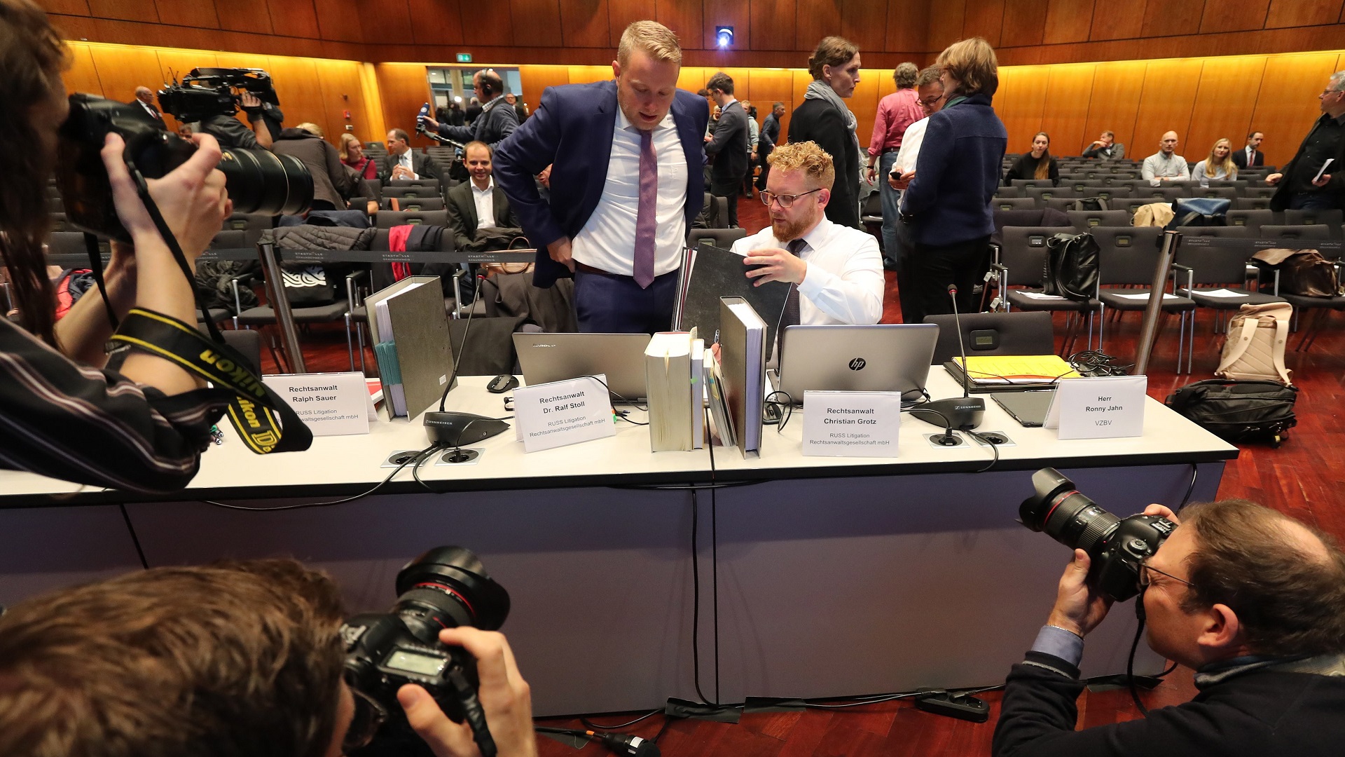 Inicia juicio masivo contra Volkswagen en Alemania - abogados-de-volkswagen