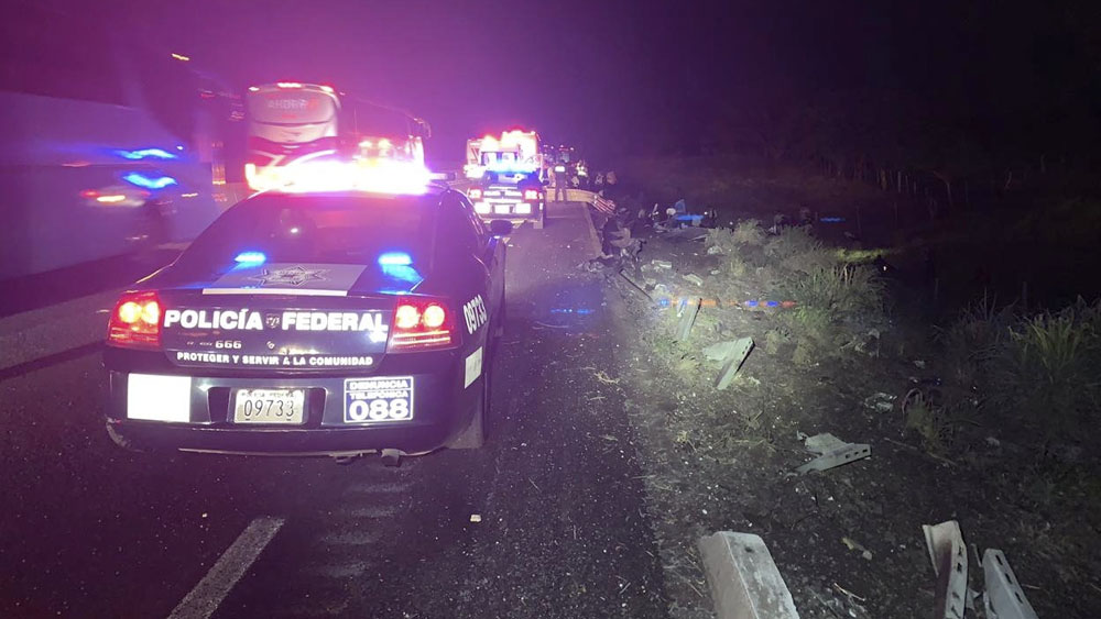 Volcadura de autobús en Veracruz deja tres muertos y 26 heridos