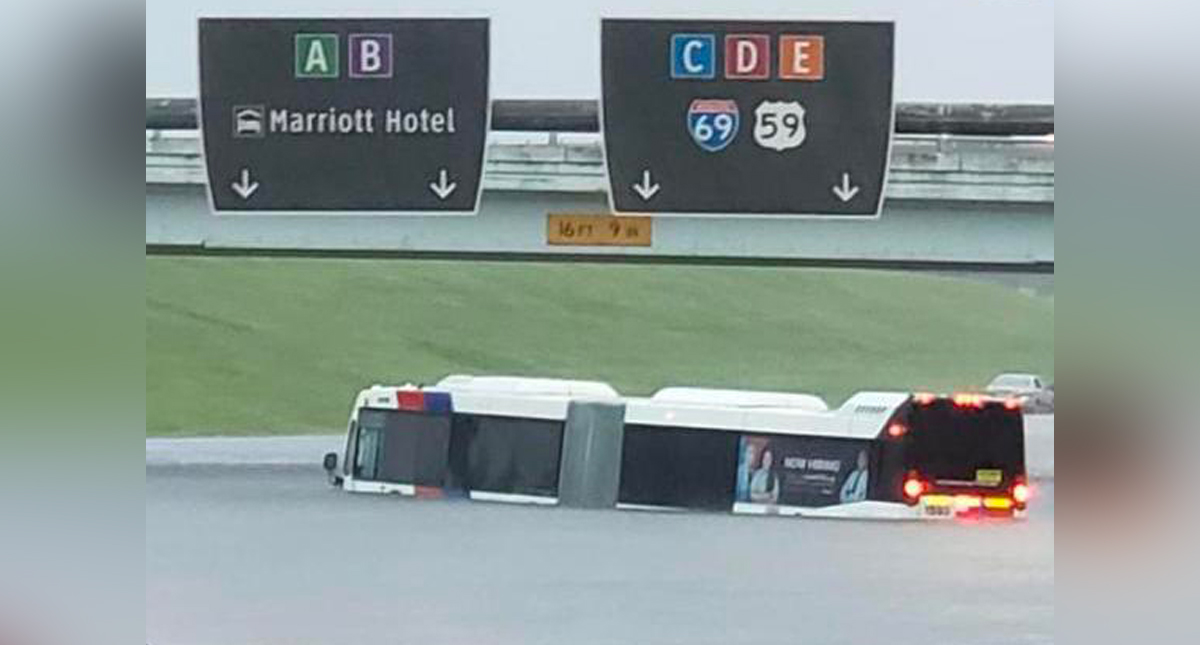 Cierran el aeropuerto de Houston por el paso de Imelda