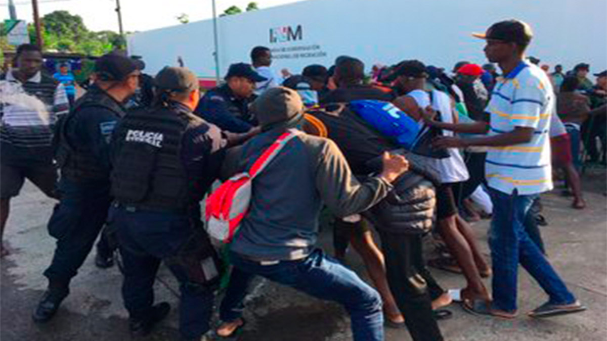 Migrantes africanos vuelven a vandalizar estación migratoria Siglo XXI