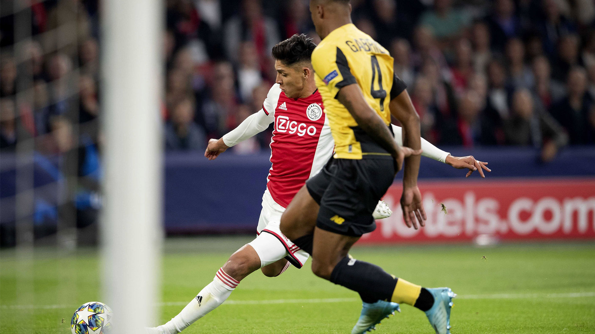 Edson Álvarez anota en la victoria del Ajax en Champions League