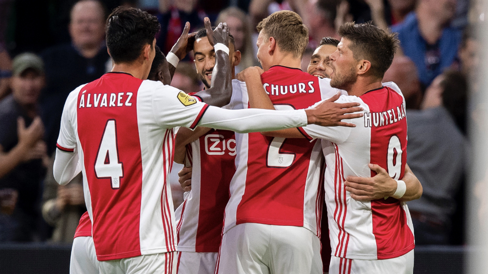 Ajax golea a Heerenveen con Edson Álvarez de titular
