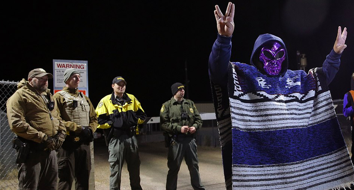 Miles de personas asisten al ‘Alienstock’ en el Área 51