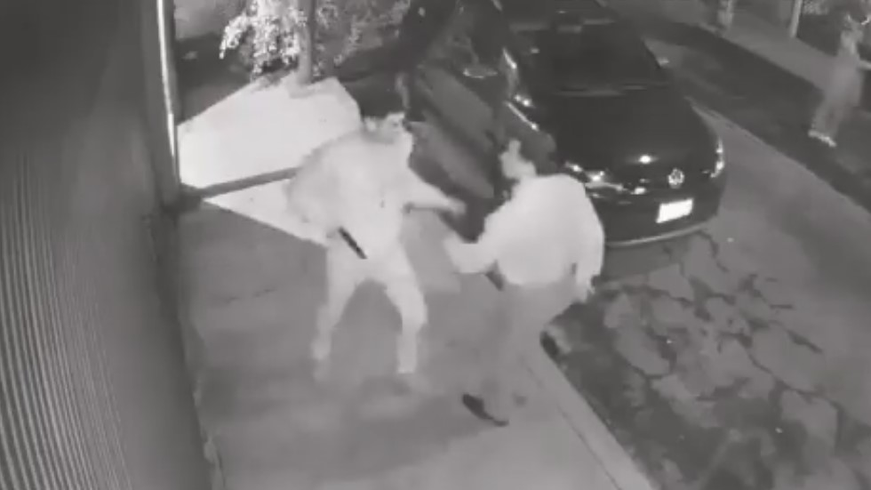 #Video Patean a hombre para robarle el auto y la cartera en la GAM - amenaza-con-pistola-a-hombre