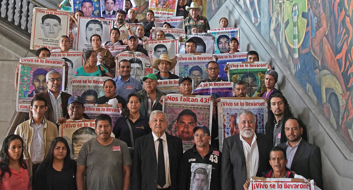 AMLO asevera que investigación de Ayotzinapa está en “momento crucial”