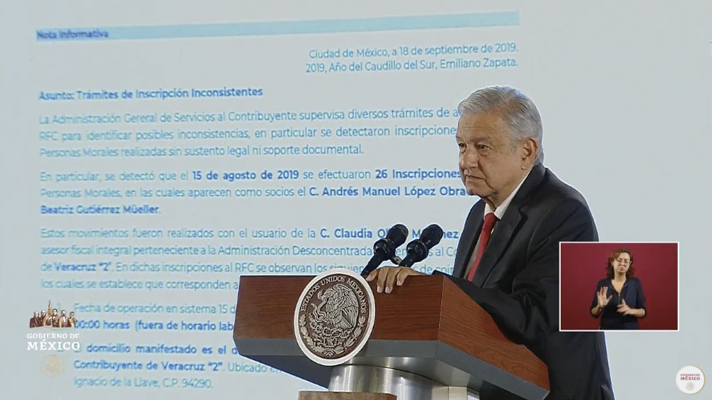 López Obrador denuncia que lo registraron ante el SAT como socio de 26 empresas