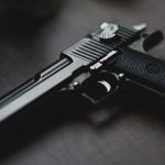 Mujer asesina a sus dos exmaridos el mismo día