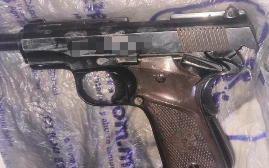 Policías detienen a tres ladrones y matan a otro en Iztapalapa