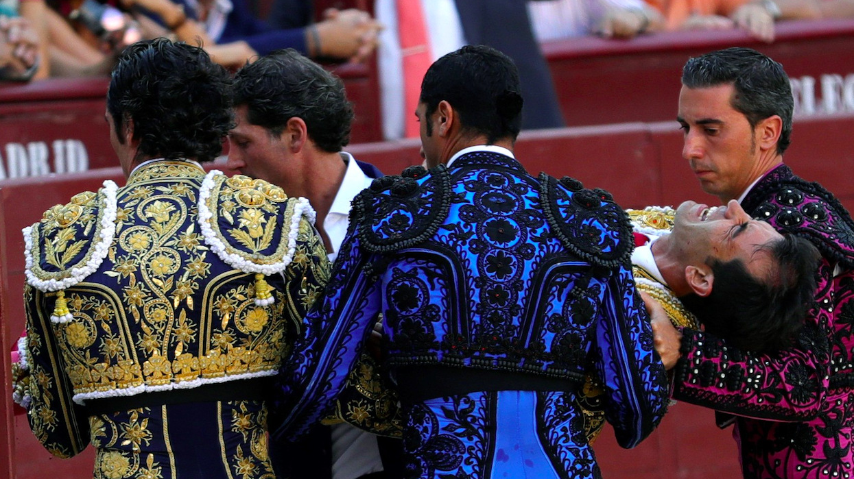 #Video Arturo Macías sufre cornada en Las Ventas