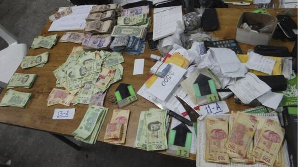 Detienen a extorsionadores con armas, vehículos, joyas y efectivo - asaltantes-celaya