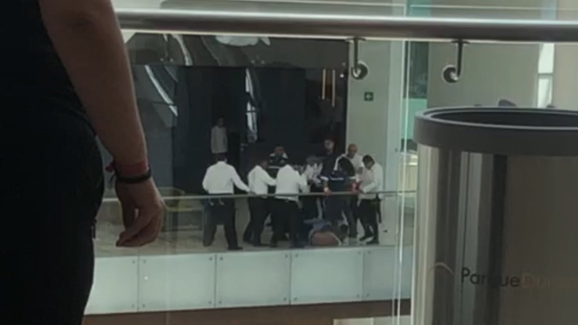 Golpean a presunto asaltante en Parque Duraznos de Bosques de Las Lomas