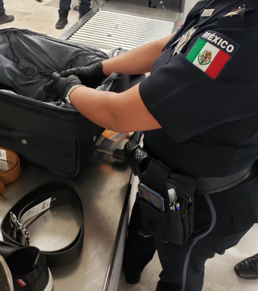 Aseguran maleta con más de 10 kilos de cocaína en el AICM - aseguran-maleta-con-cocaina-en-el-aicm