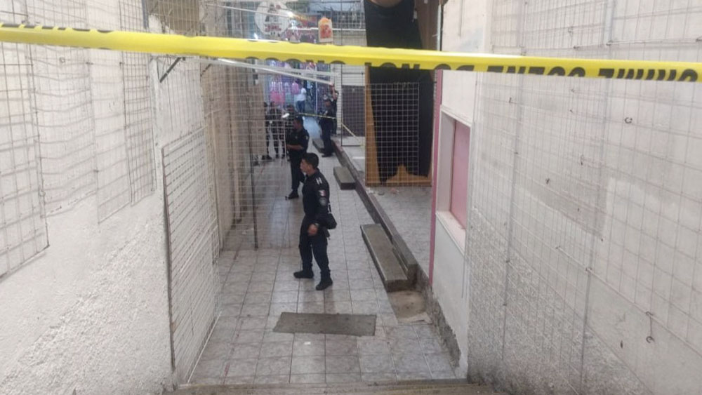 Asesinan a dos comerciantes en plaza comercial de Cuernavaca