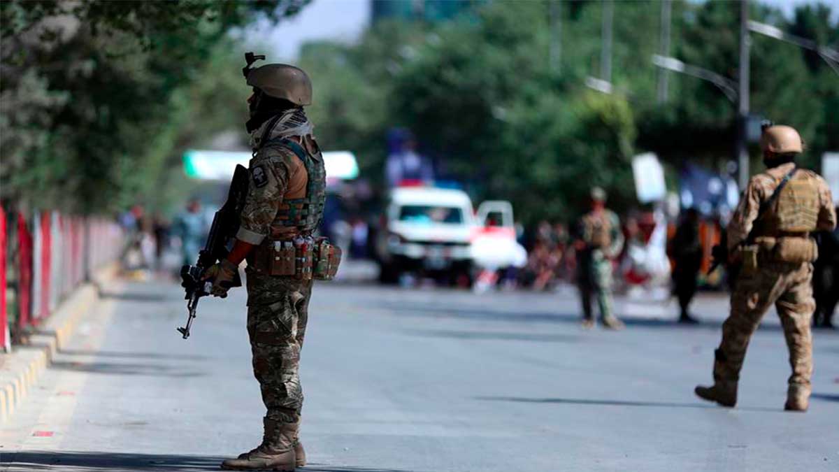 Atentado en mitin del presidente de Afganistán deja al menos 32 muertos