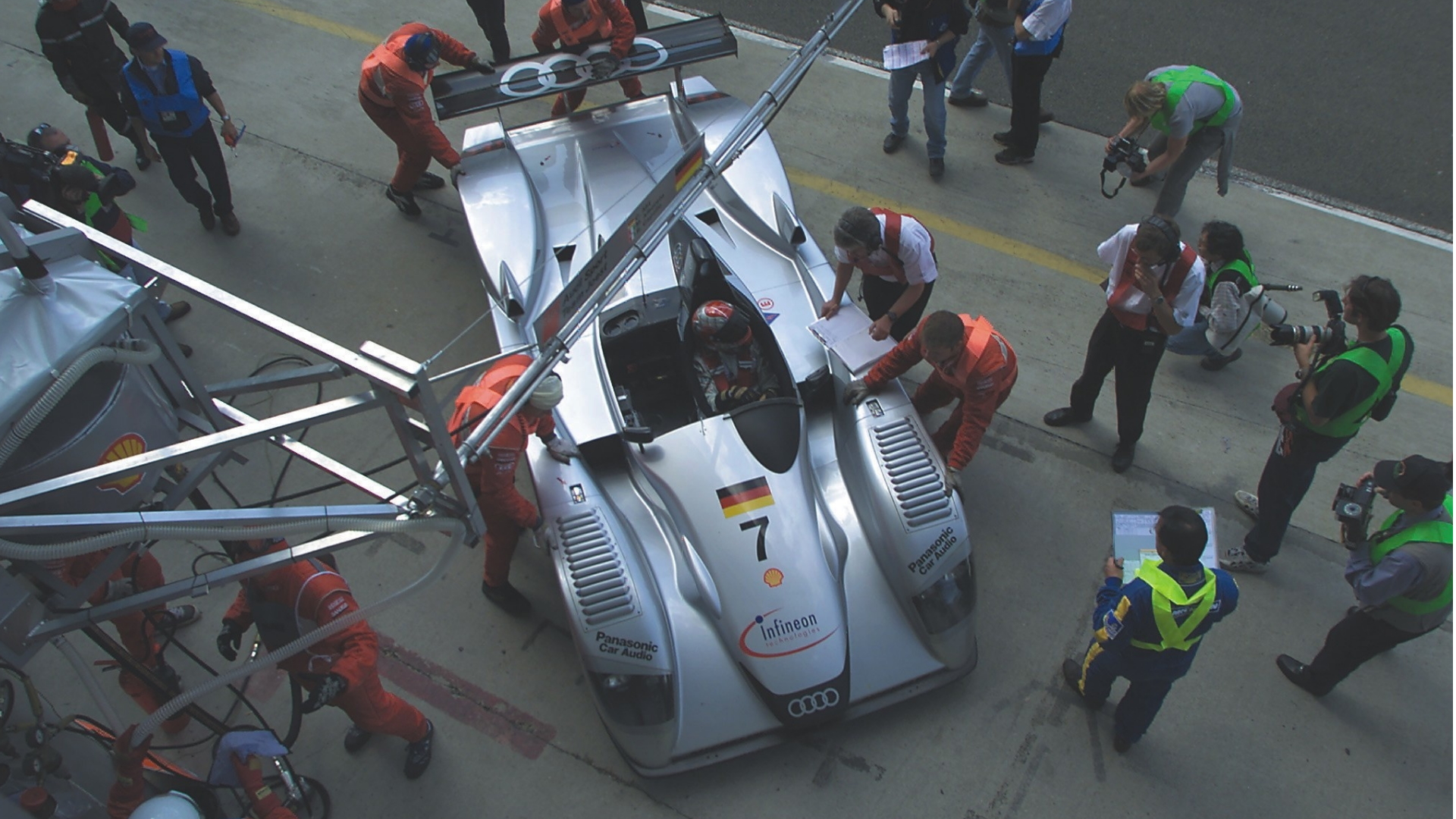 Siete autos emblemáticos de Le Mans - audi-r8-lmp-le-mans-2000