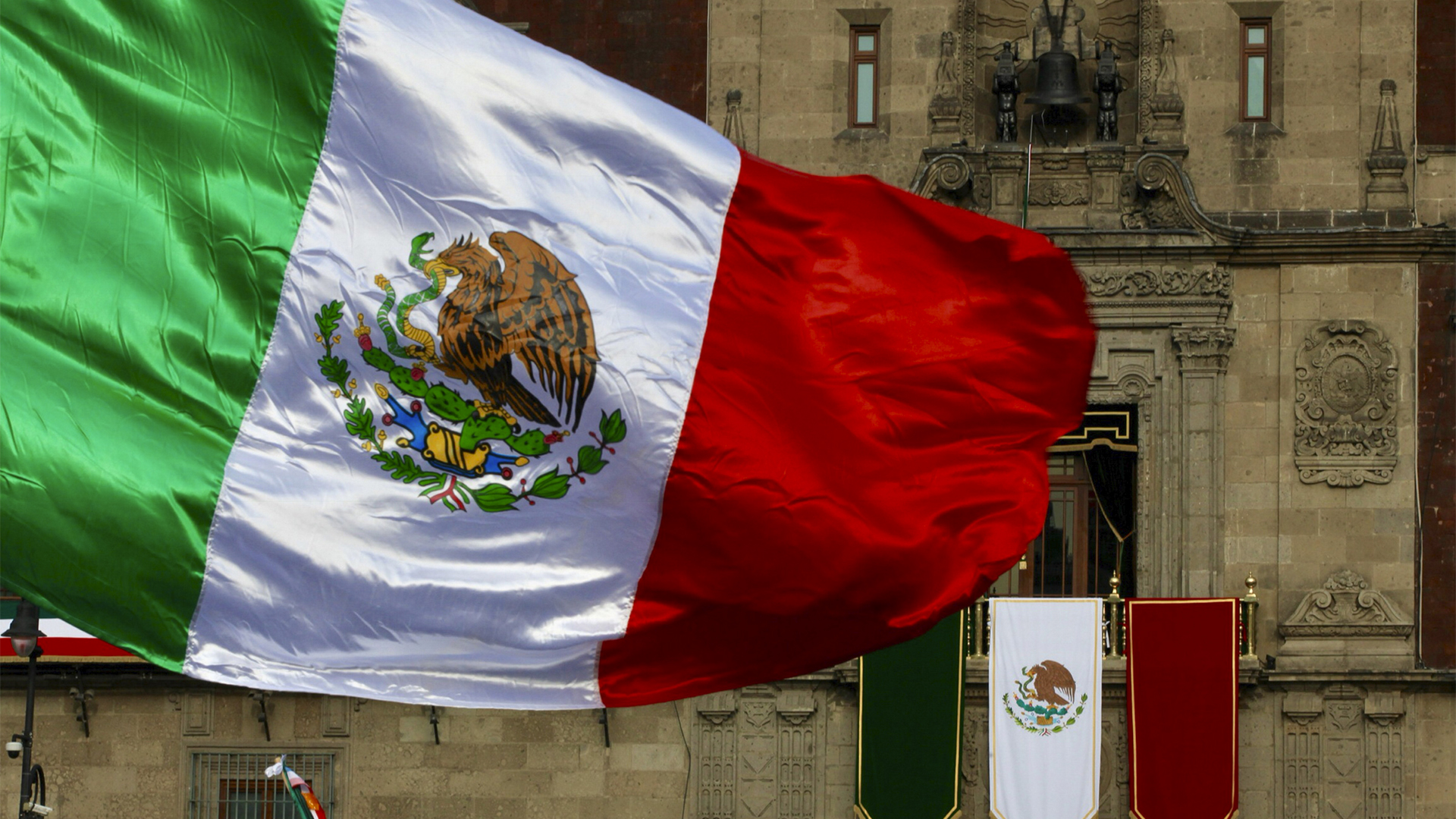 El Zócalo espera el primer grito de AMLO