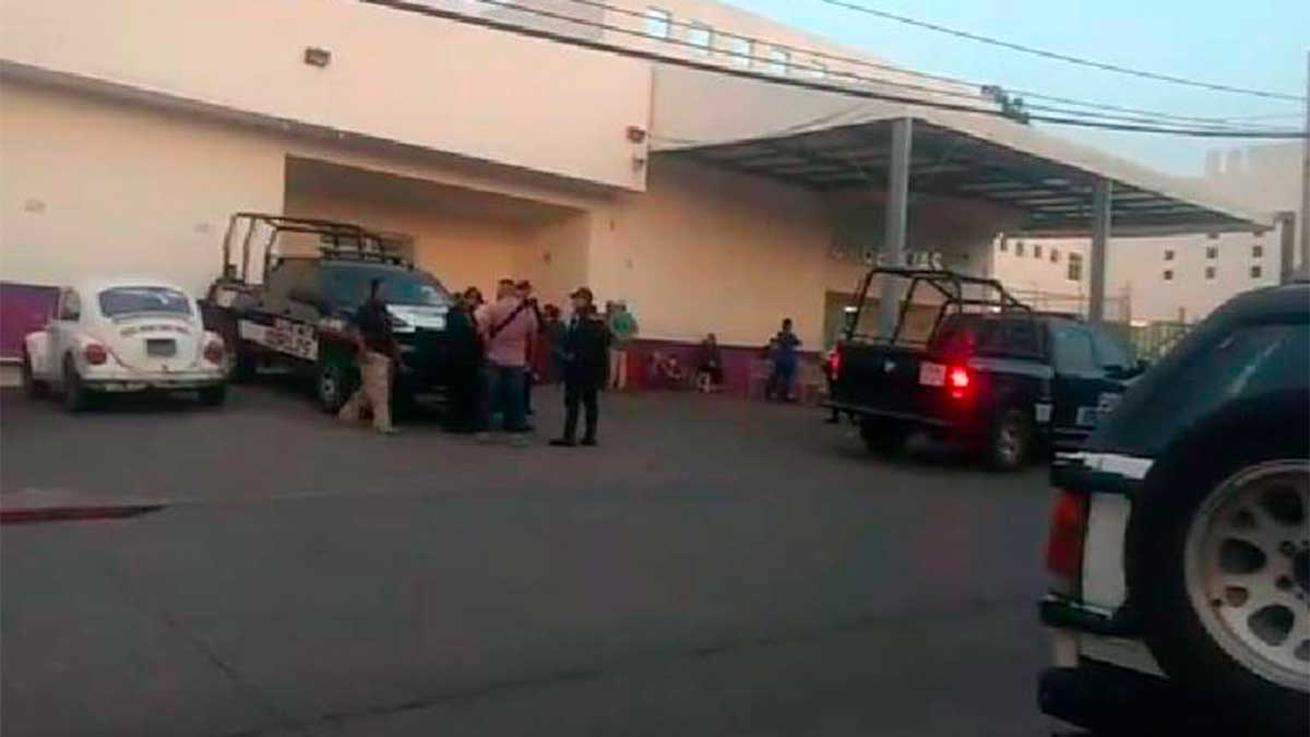 Balean a tres frente a hospital de Temixco, Morelos