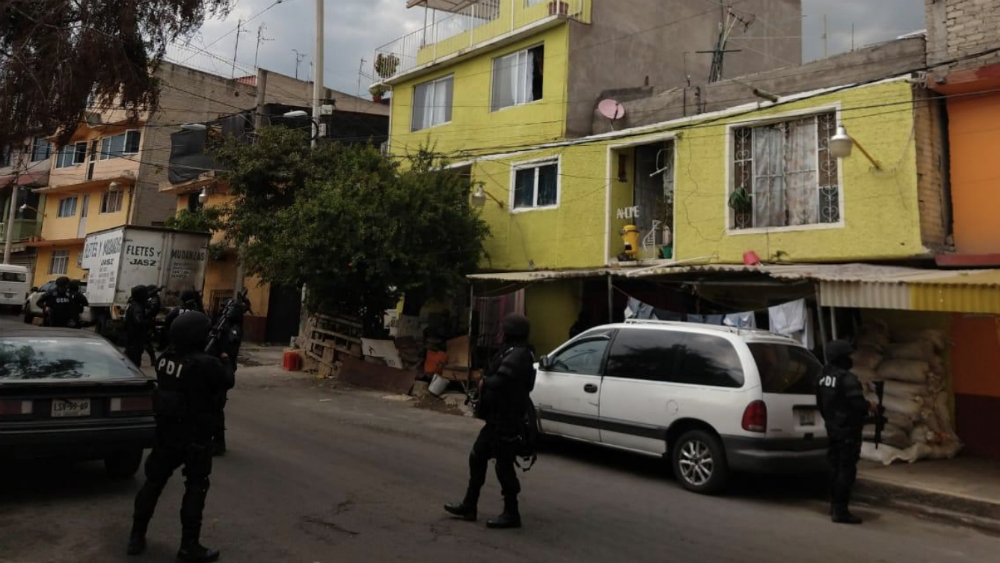 Detienen a 10 y decomisan armas y drogas en operativo en Álvaro Obregón