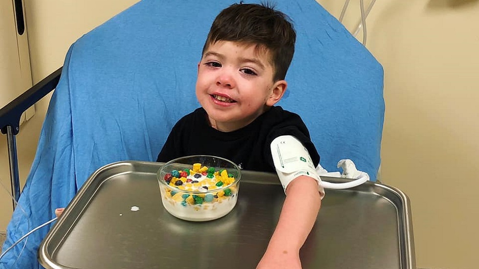 "Tómalo o déjalo": madre retrata la dura cara del cáncer infantil - beckett-en-sesion-de-quimioterapia