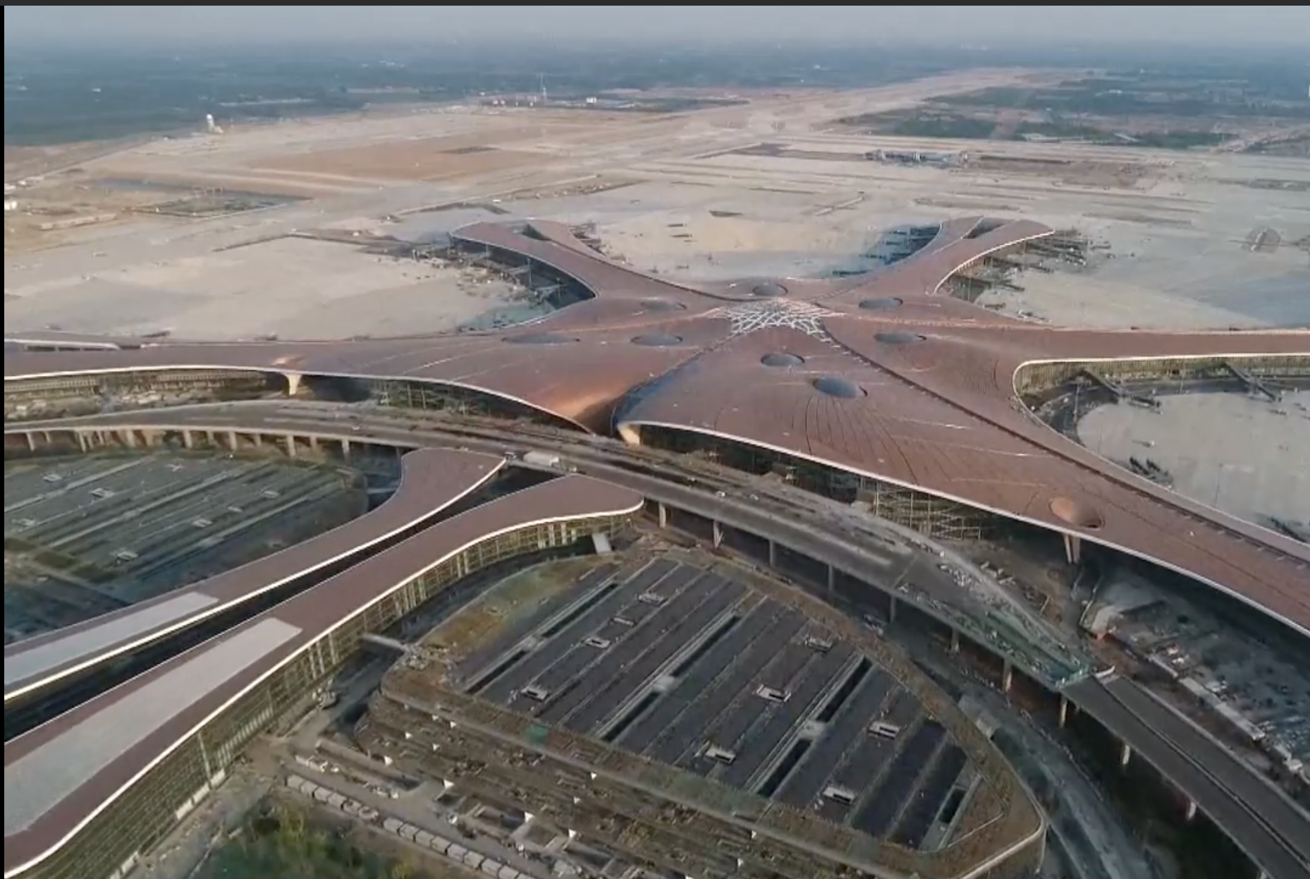 Comienza a operar el nuevo aeropuerto de Beijing, de los más grandes del mundo