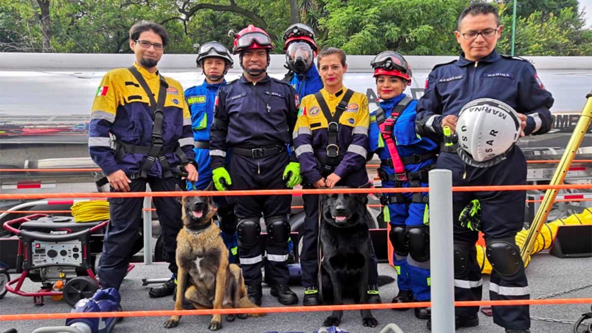 Binomios caninos de la UNAM participan en el Desfile Militar