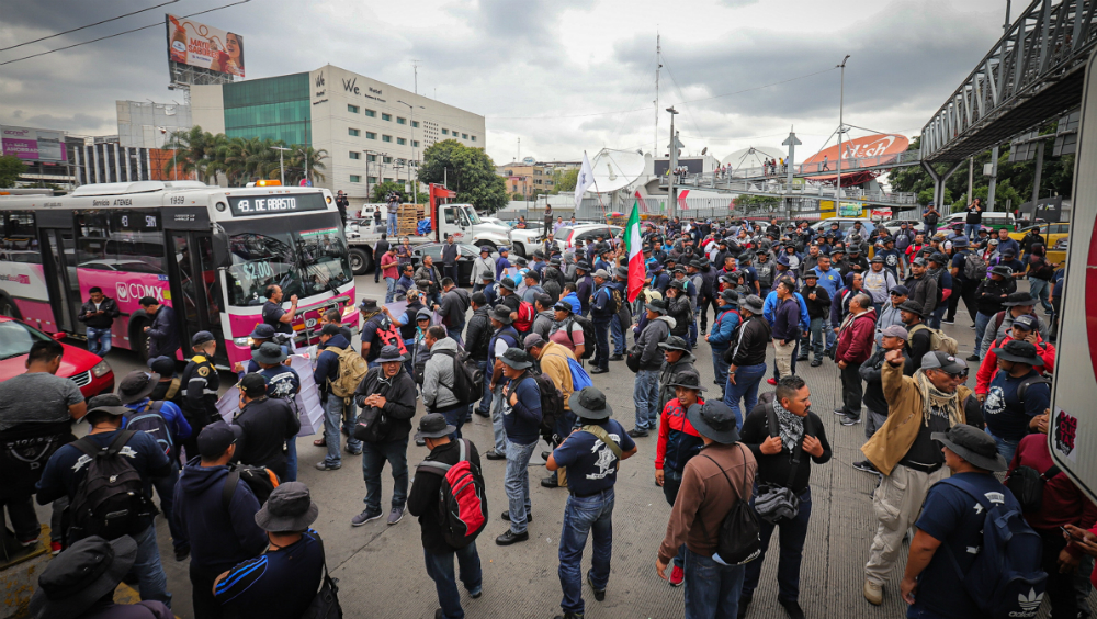 Policías federales bloquean accesos al AICM por Circuito Interior