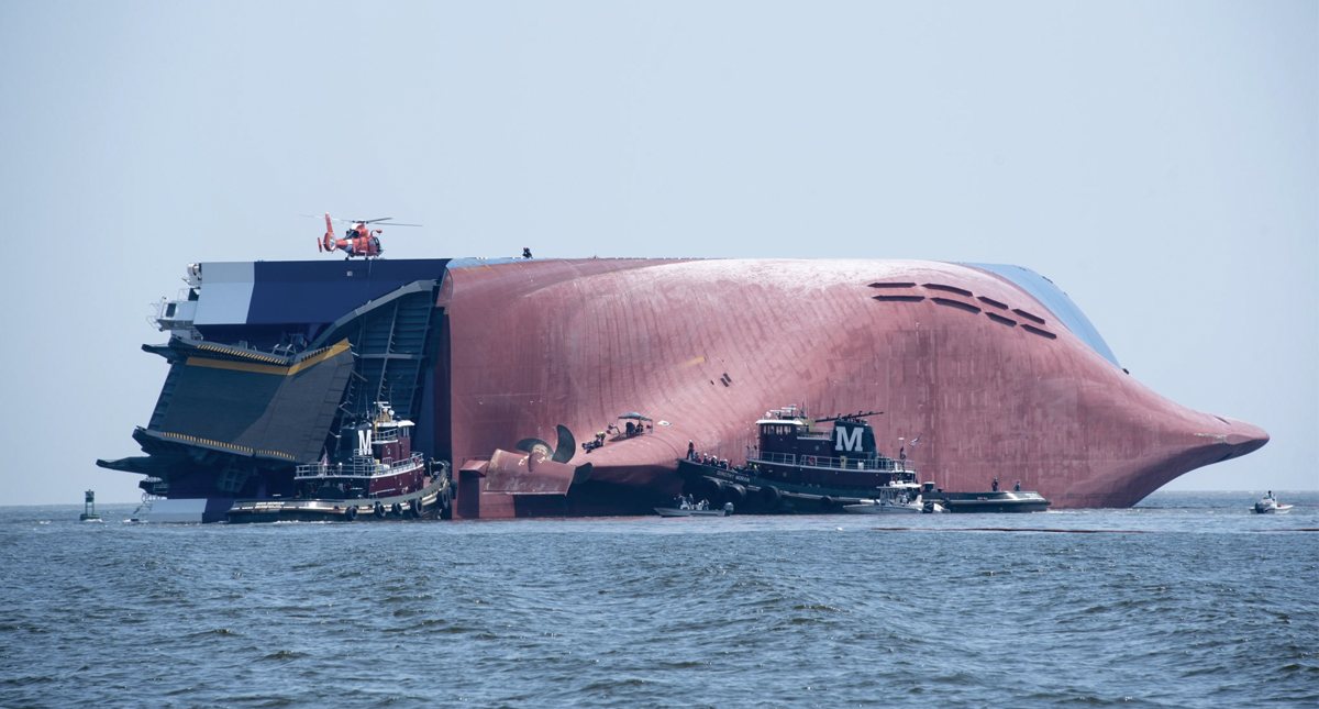 #Video Rescatan a cuatro tripulantes de buque que volcó en Georgia
