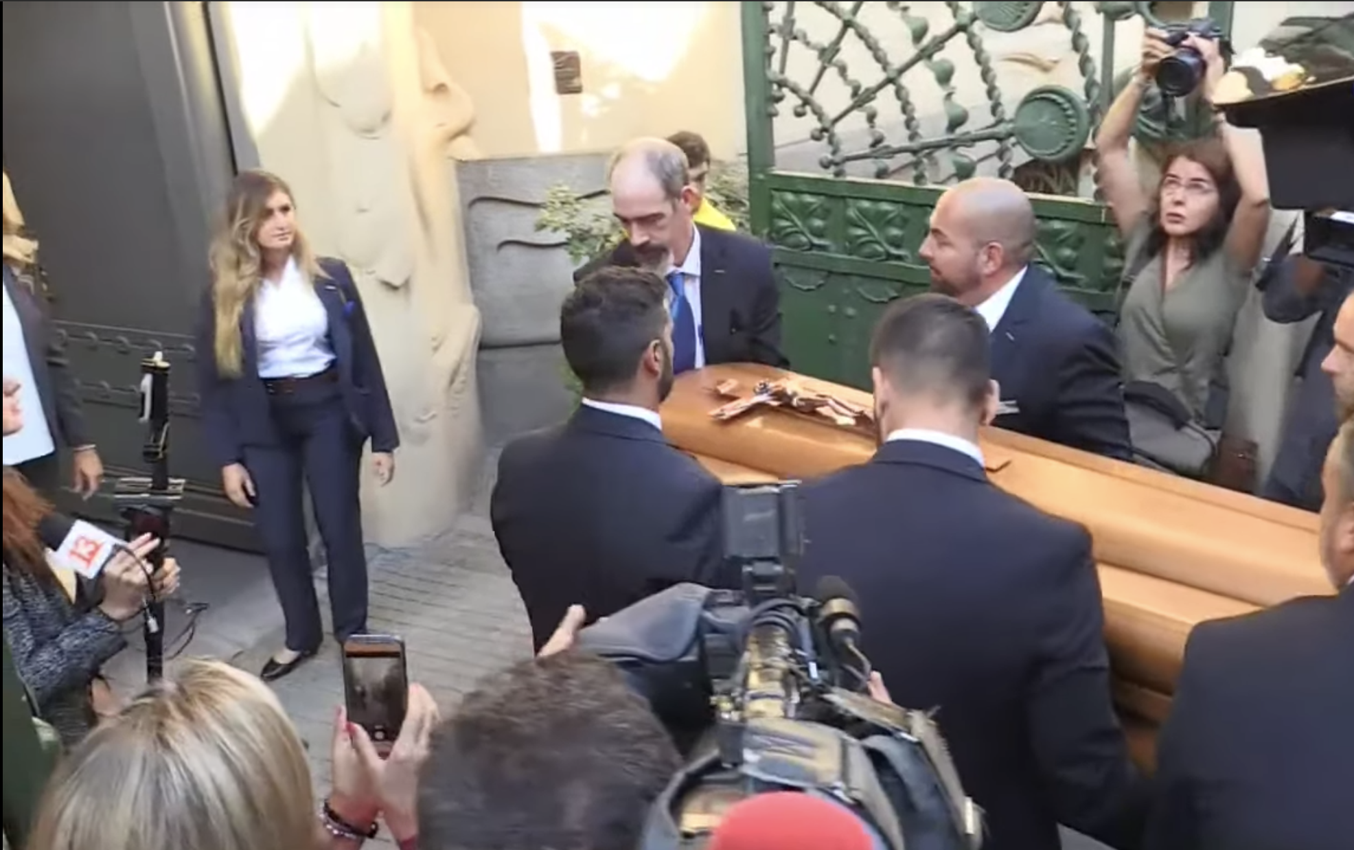 Miles de personas despiden a Camilo Sesto en Madrid