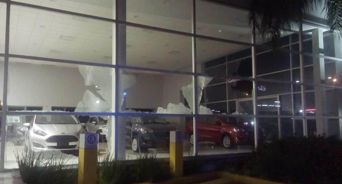 Agencia de autos en Celaya cierra operaciones tras ataque armado