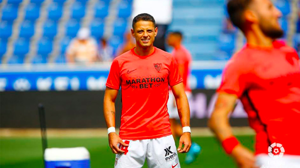 Chicharito Hernández debuta en triunfo del Sevilla ante el Alavés