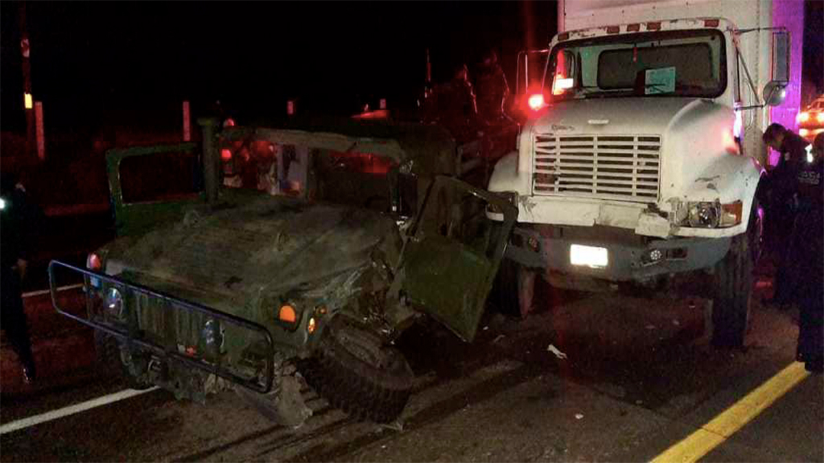 Choca camión contra vehículo de la Sedena en el Estado de México