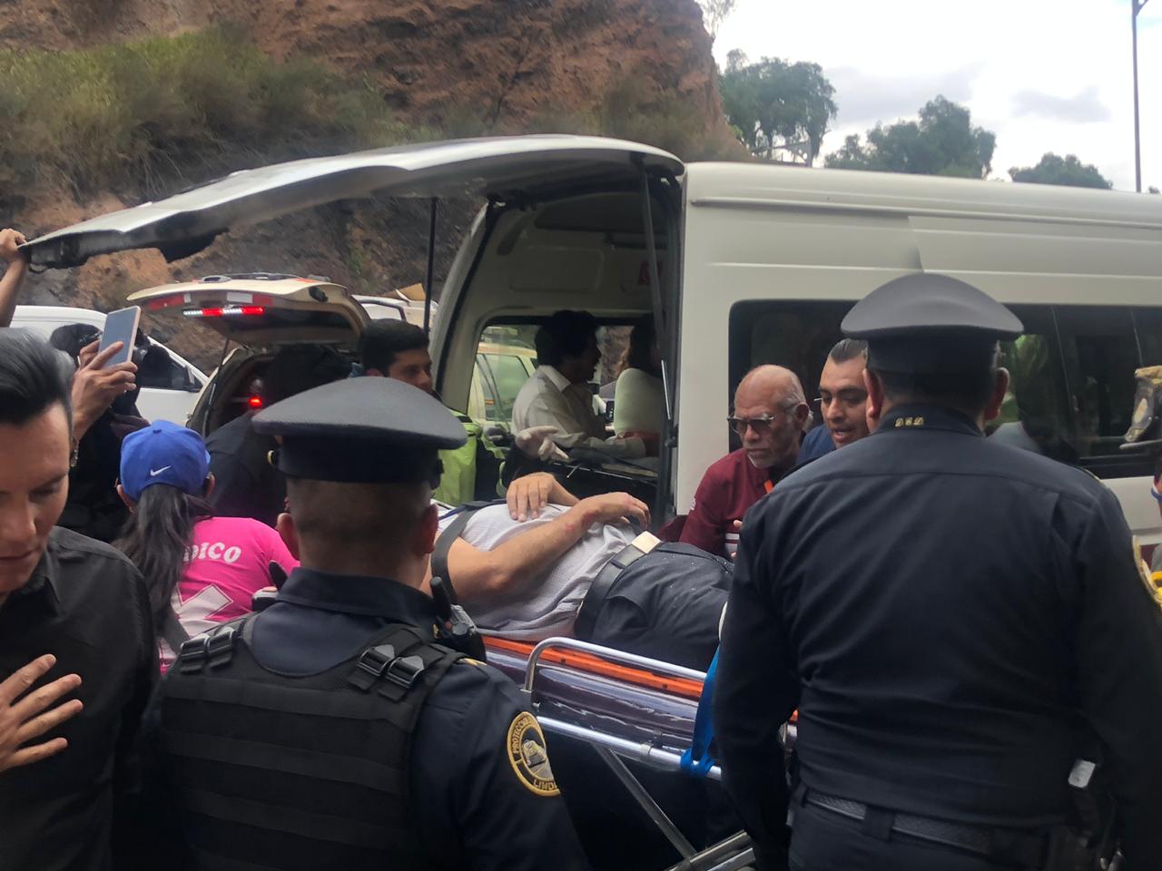 Choque de combi en la autopista México-Pachuca deja 10 lesionados - choca-combi-con-camion-en-la-mexico-pachuca