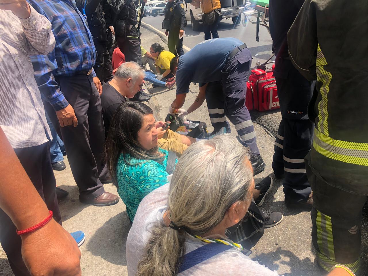 Choque de combi en la autopista México-Pachuca deja 10 lesionados - choque-combi-camion-de-carga