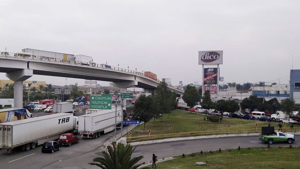 Accidente provoca caos vial en la México-Querétaro
