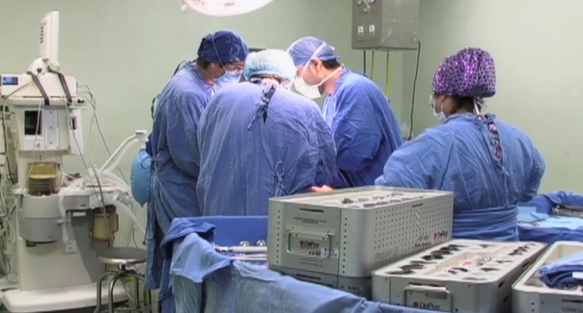 IMSS reconstruye cabeza y cuello con novedosa técnica microquirúrgica