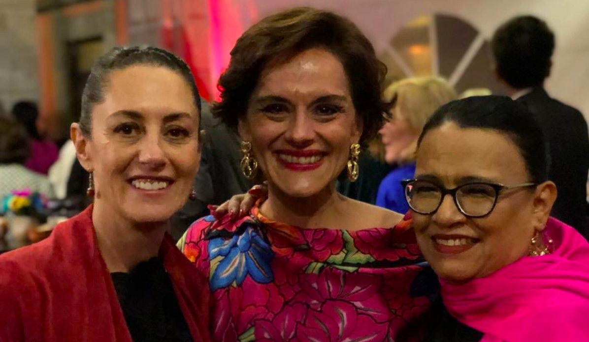 Funcionarios y diplomáticos llegan a Palacio Nacional para Grito