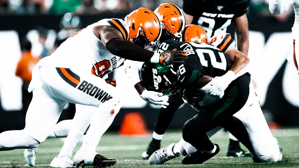 Browns dominan a unos inoperantes Jets
