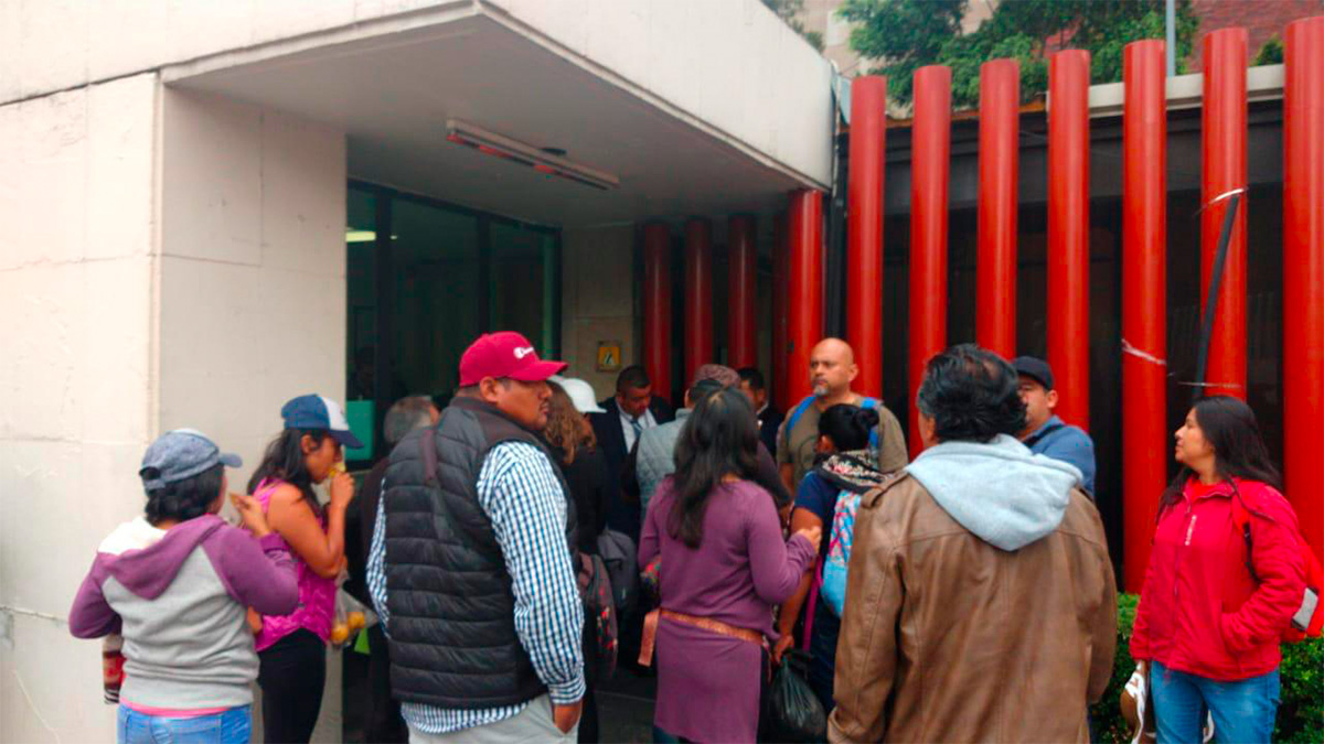 CNTE bloquea accesos de la Cámara de Diputados