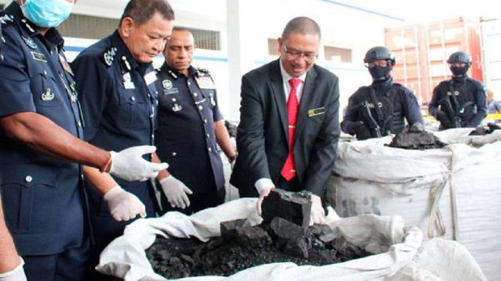 Decomisan 12 toneladas de cocaína en sacos de carbón en Malasia Decomisan 12 toneladas de cocaína en sacos de carbón en Malasia