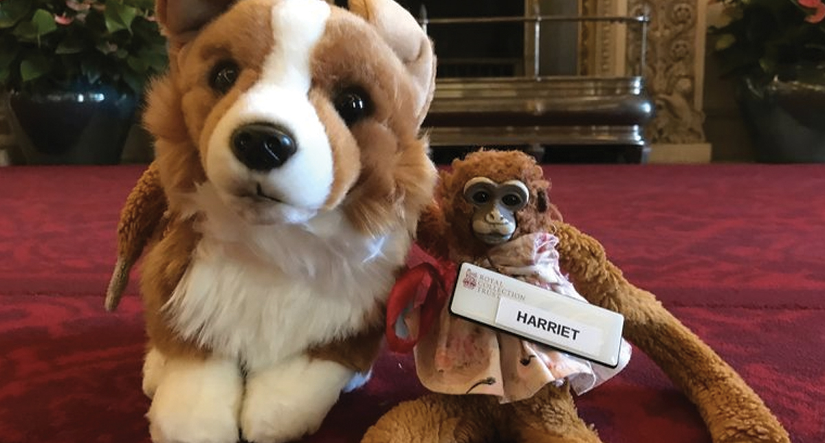 La reina Isabel devuelve peluche olvidado en el Palacio de Buckingham