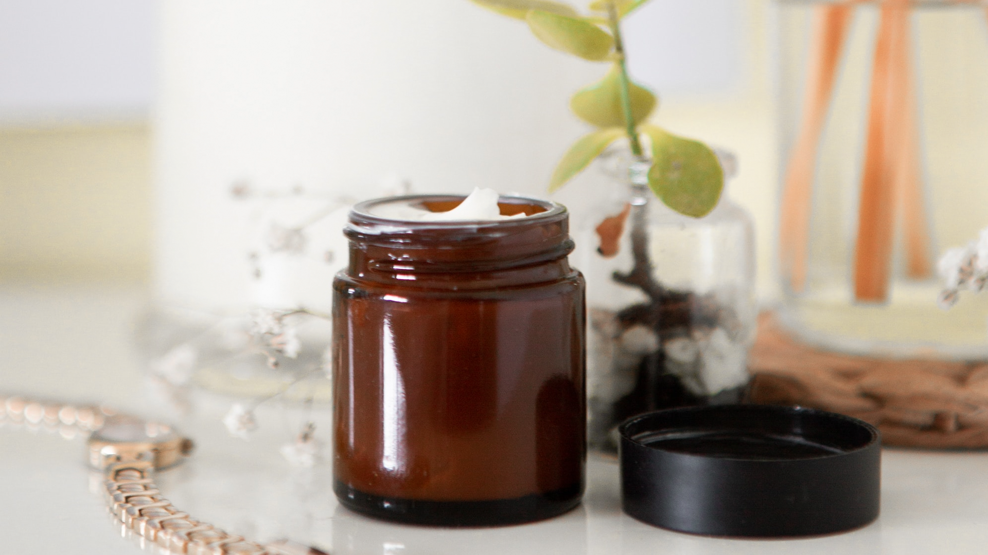 Mujer termina en estado semicomatoso tras usar crema rejuvenecedora