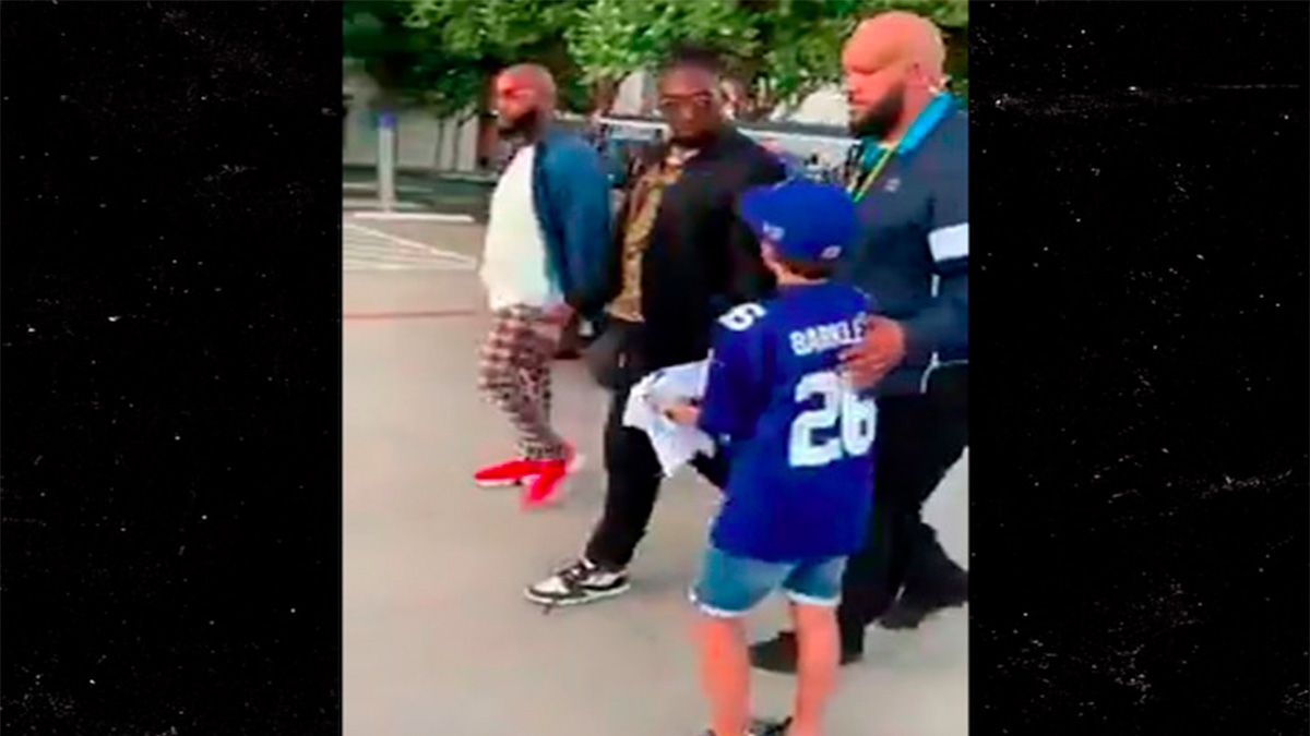 #Video DeMarcus Lawrence se niega a darle su autógrafo a un niño